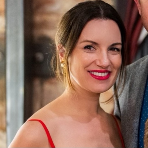 Meet your Posher, Loren - Picture 2 of 4